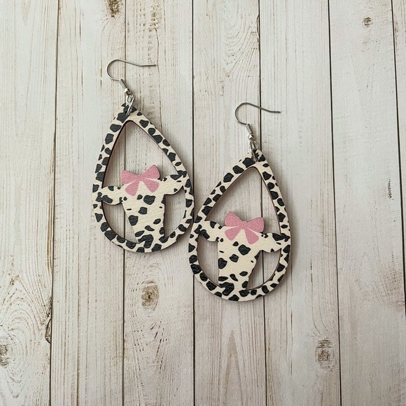 🖤 Wooden Cow With Ribbon Dangle Earrings - Picture 2 of 4